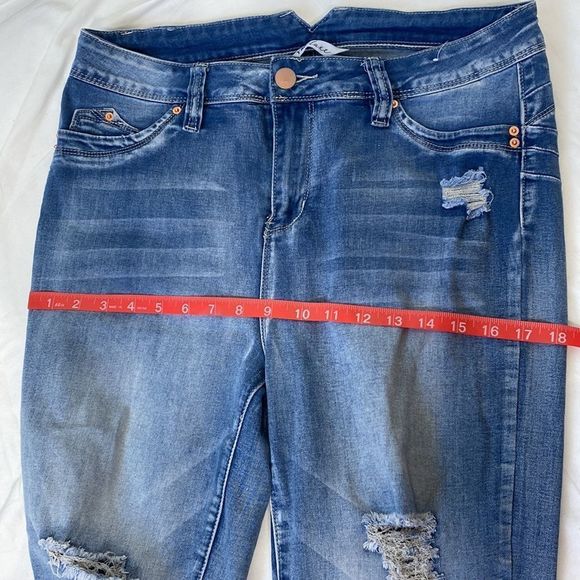 YMI Cropped Jeans Sz 31 - Picture 13 of 14